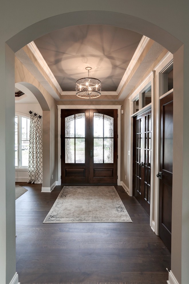 Design ideas for a traditional entrance in Minneapolis.
