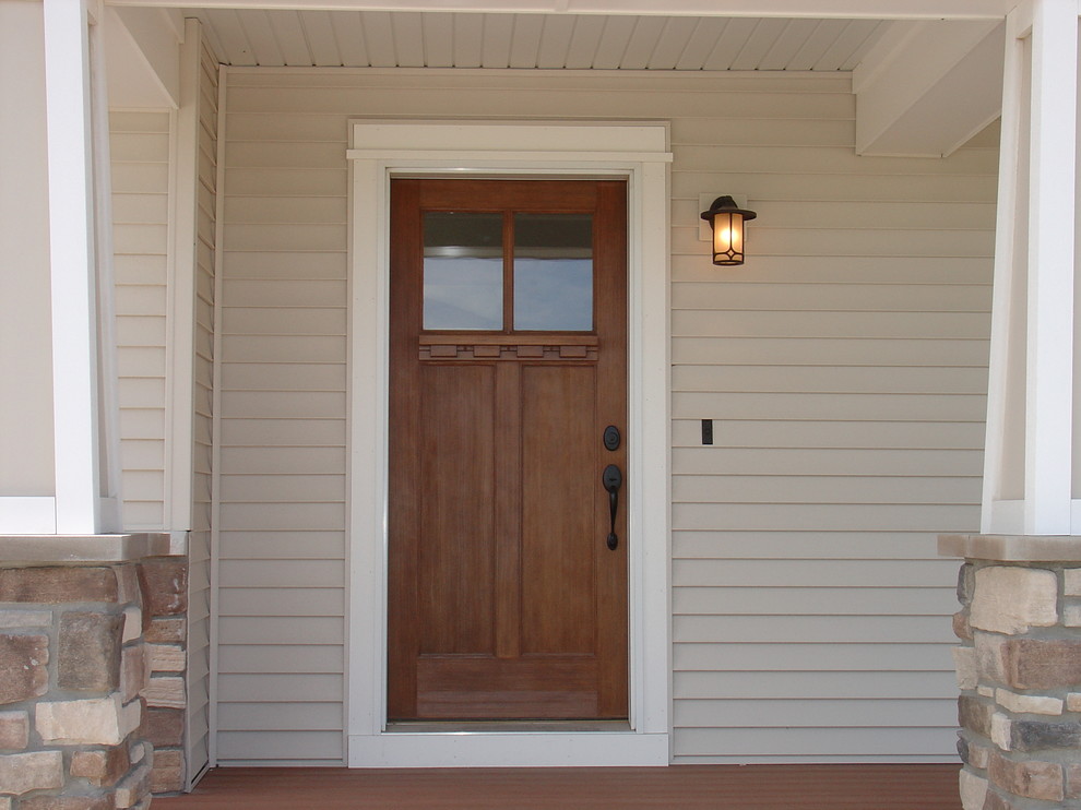 Inspiration for a traditional entrance in Cedar Rapids.