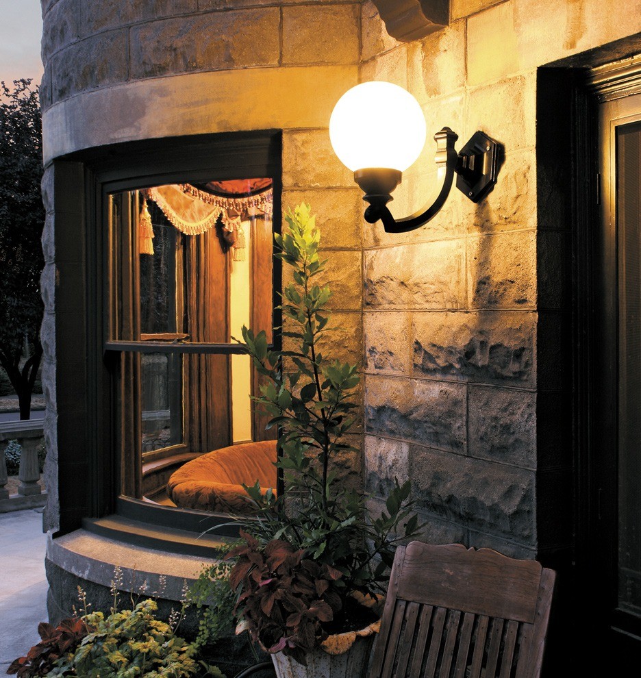 Entryway - traditional entryway idea in Portland