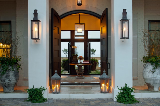 14 Entryway Lighting Schemes That Extend a Warm Welcome