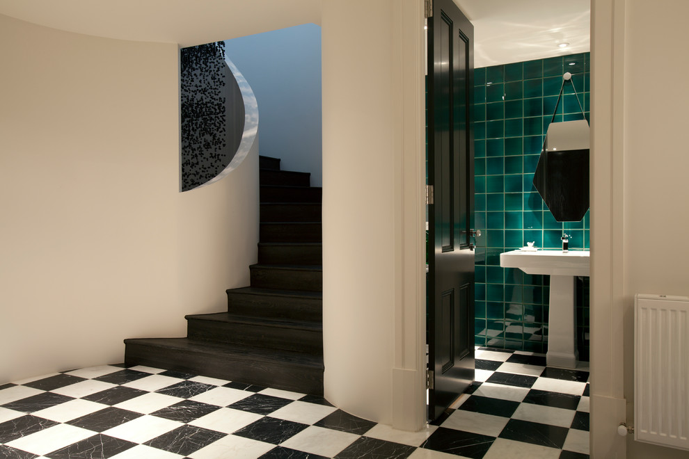Idéer för en modern foajé, med marmorgolv och flerfärgat golv