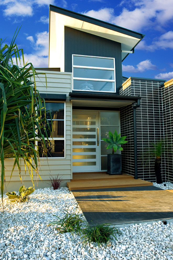 Contemporary entrance in Sunshine Coast with a single front door.