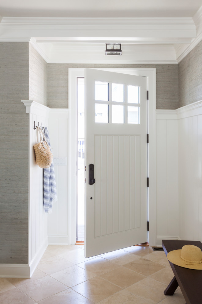 Imagen de puerta principal costera con paredes grises, puerta simple, puerta blanca y suelo beige