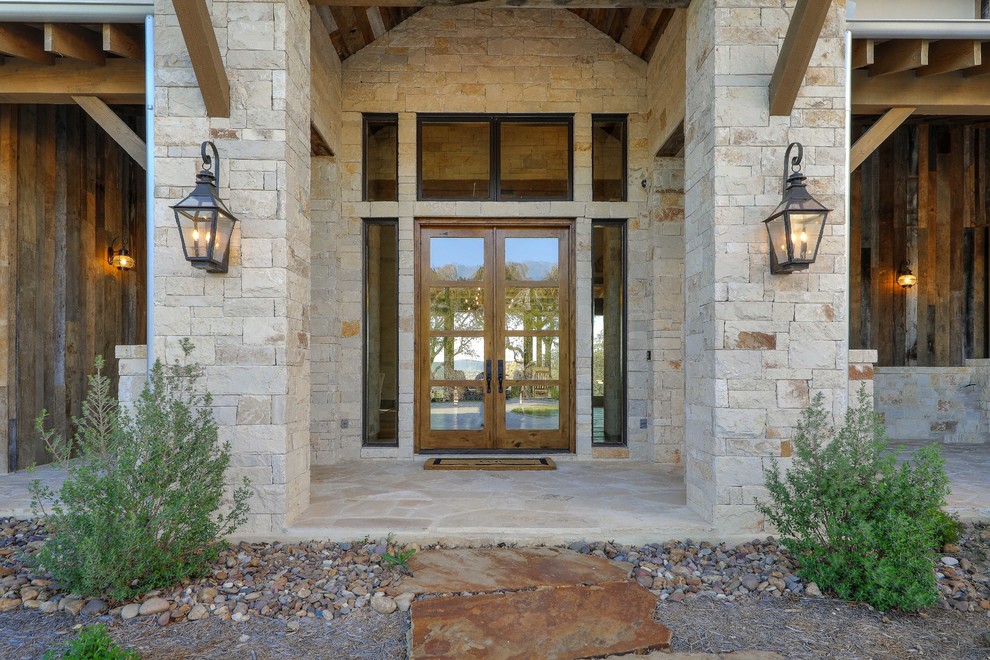 Источник вдохновения для домашнего уюта: огромная входная дверь в стиле кантри с двустворчатой входной дверью и коричневой входной дверью