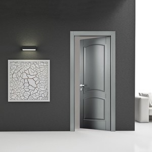 Идея дизайна: прихожая в стиле неоклассика (современная классика) с одностворчатой входной дверью и серой входной дверью