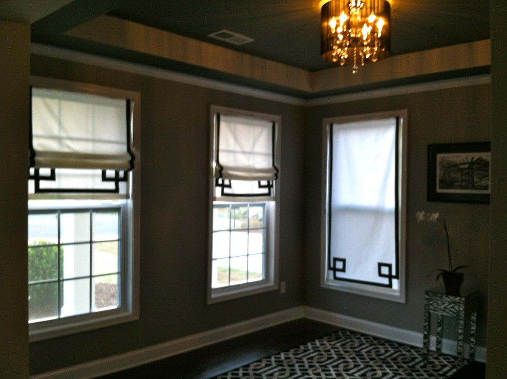 Example of a trendy entryway design in Charlotte