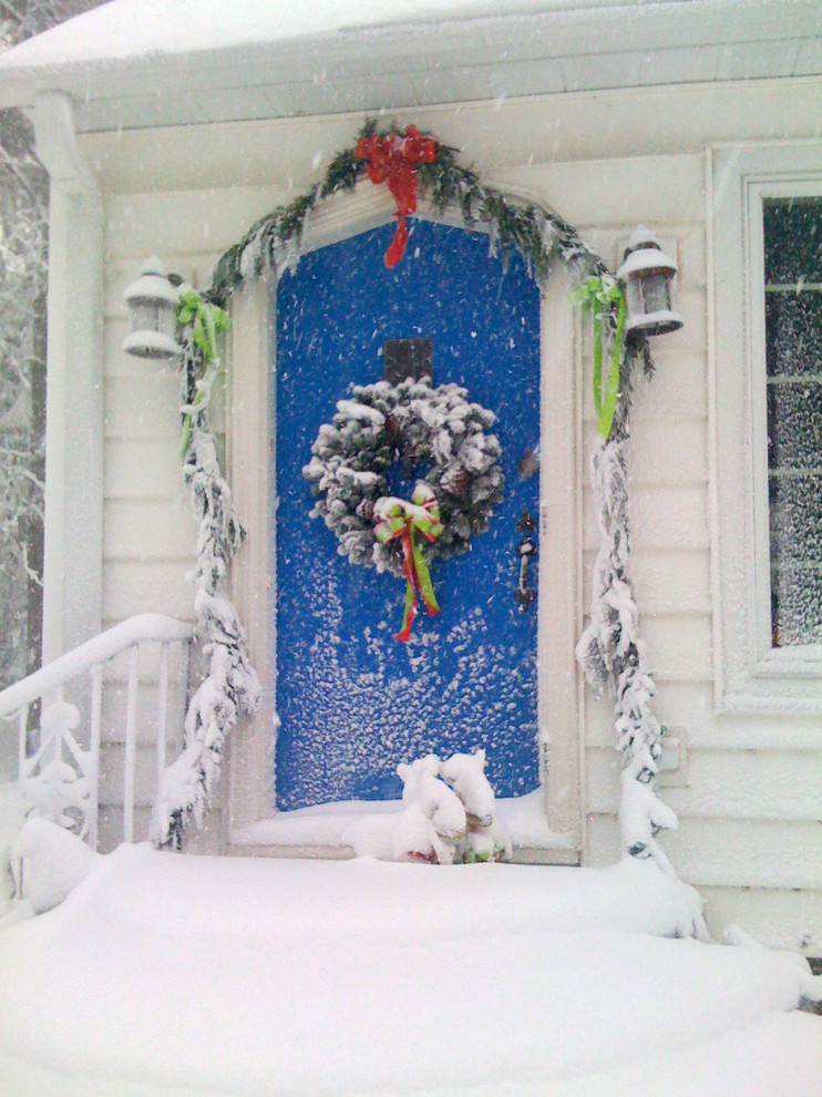 Example of a transitional entryway design in Other