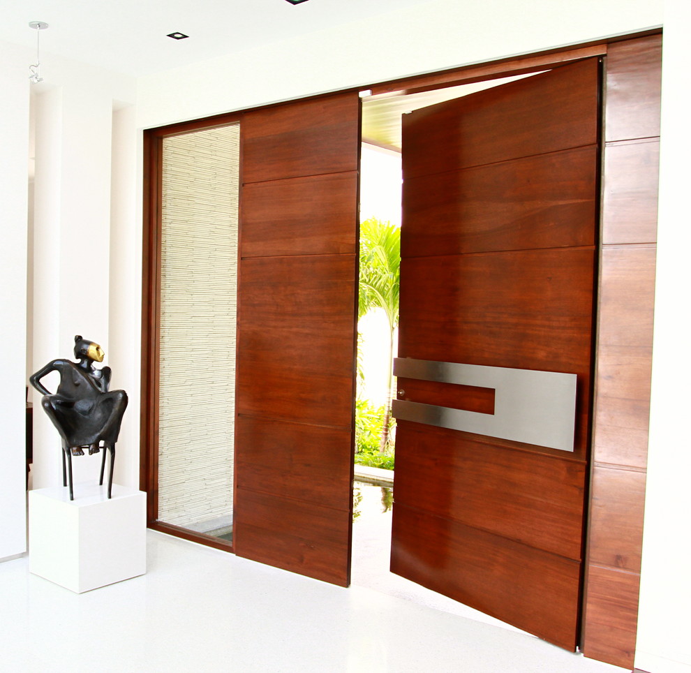 Entryway - contemporary entryway idea in Miami