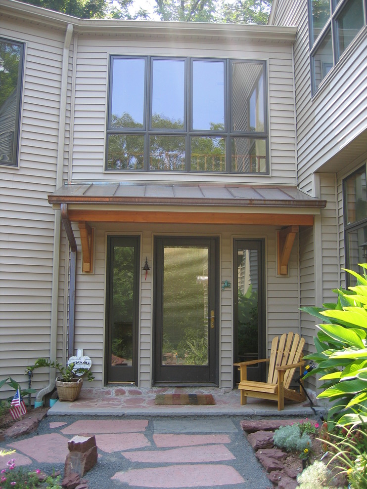 Example of a mountain style entryway design in New York
