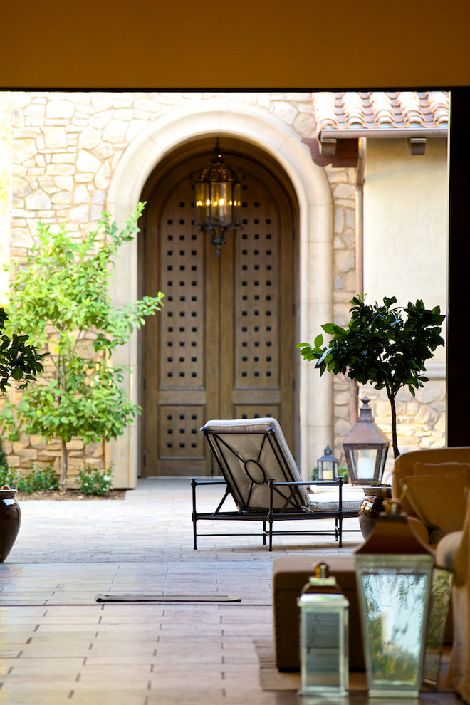 Inspiration for a traditional entrance in San Diego.