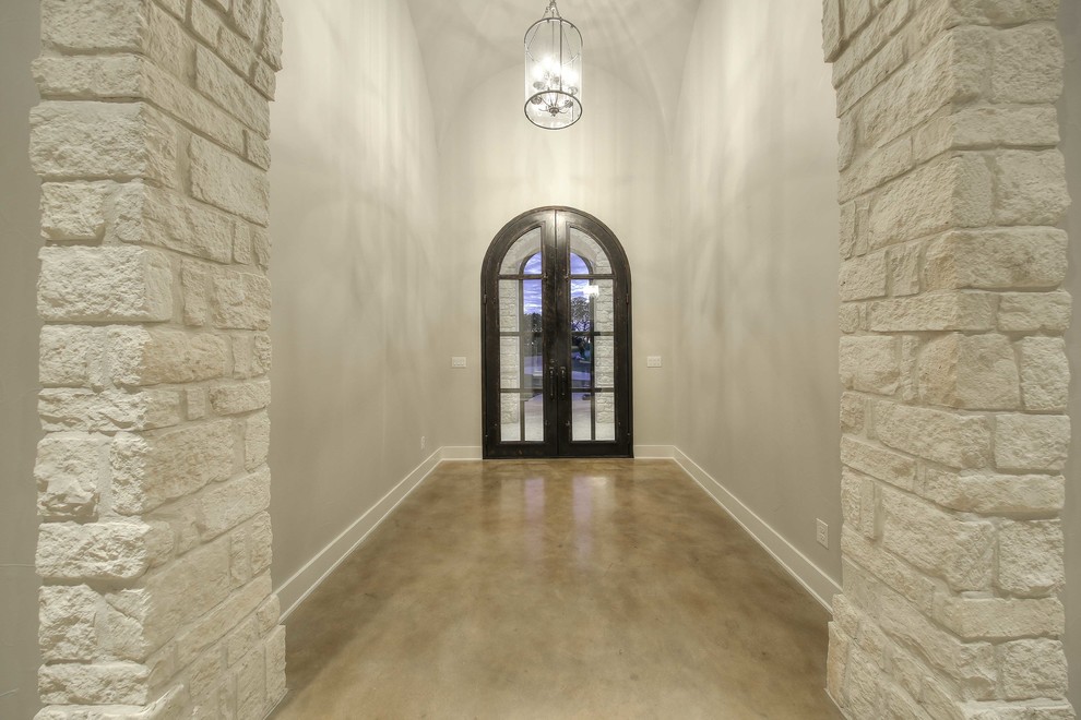 На фото: входная дверь среднего размера в стиле неоклассика (современная классика) с бежевыми стенами, двустворчатой входной дверью и входной дверью из темного дерева