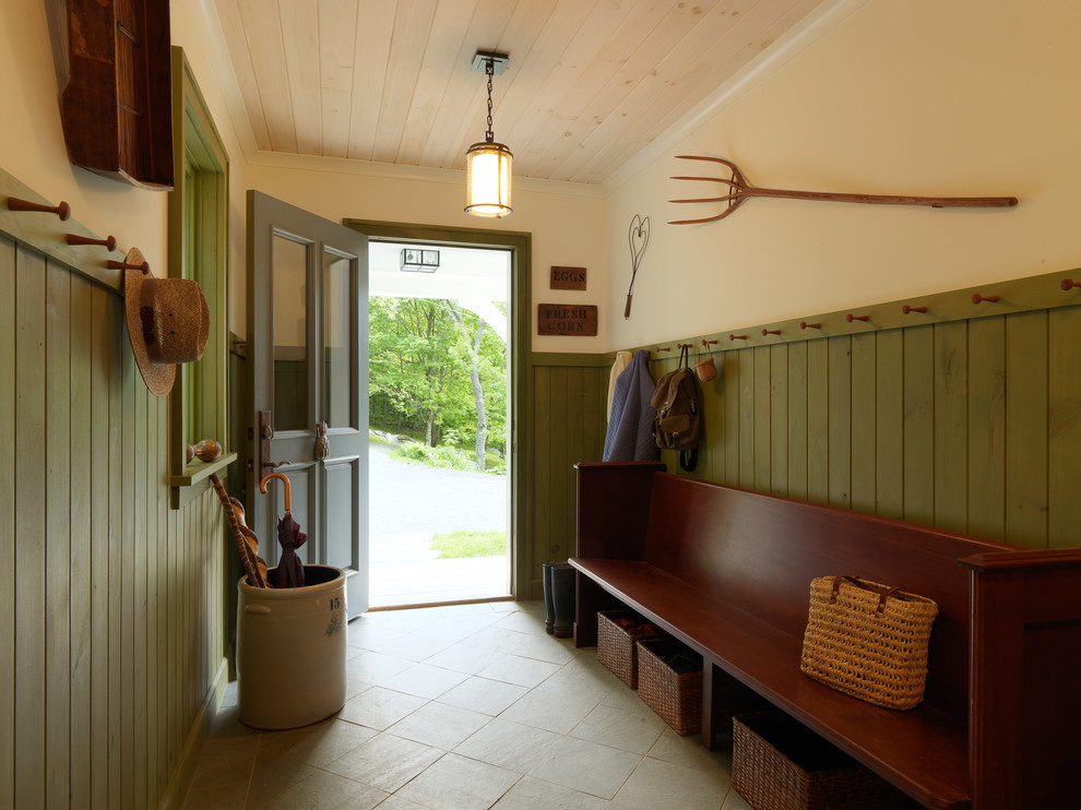 Cette photo montre une porte d'entrée nature avec un mur beige, une porte simple et une porte en verre.