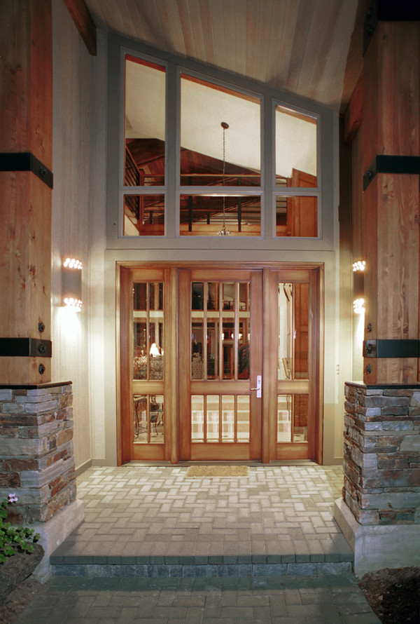 Entryway - contemporary entryway idea in Portland