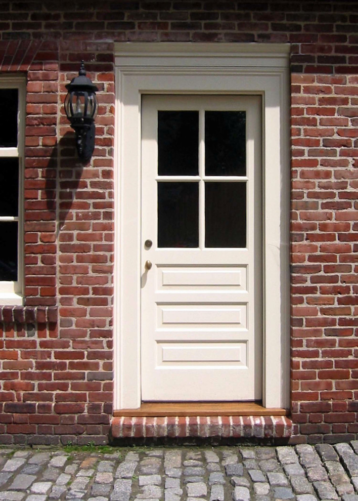 Immagine di un ingresso con anticamera chic di medie dimensioni con una porta singola e una porta bianca