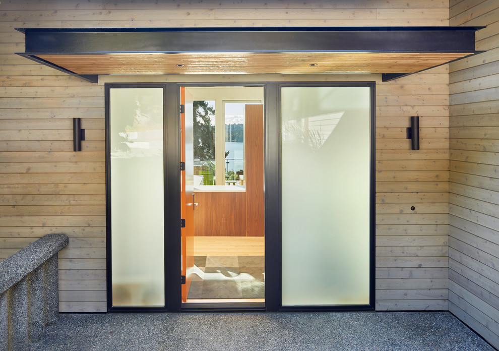 Источник вдохновения для домашнего уюта: входная дверь среднего размера в стиле ретро