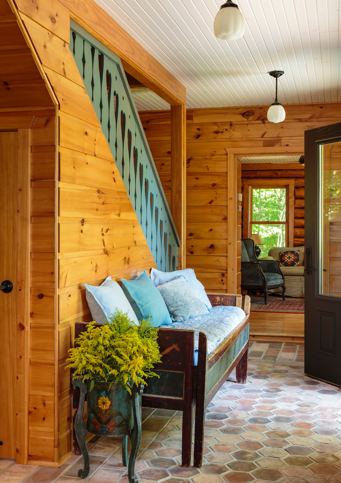 Entryway - cottage entryway idea in Milwaukee