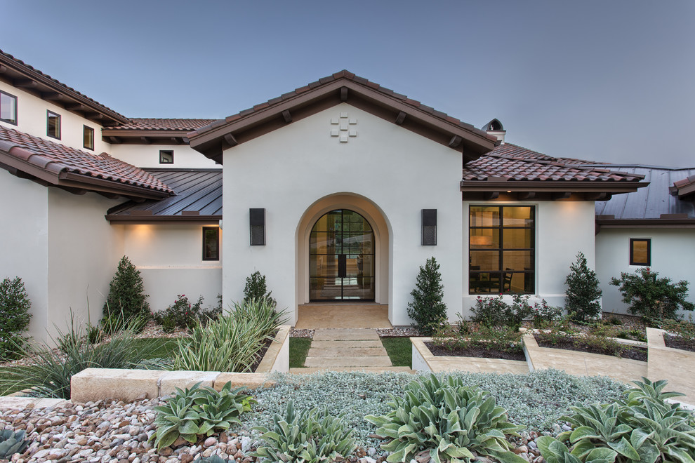 Example of a tuscan entryway design in Austin