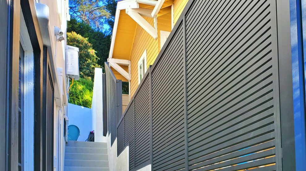 Example of a large 1950s entryway design in Los Angeles