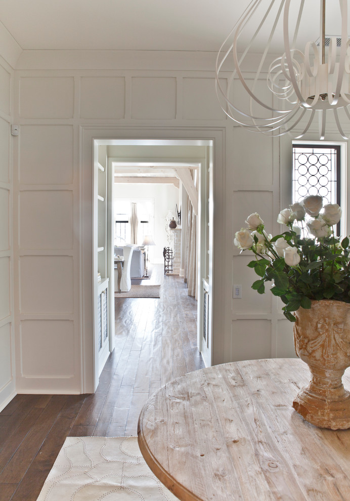 Example of a classic entryway design in Charleston