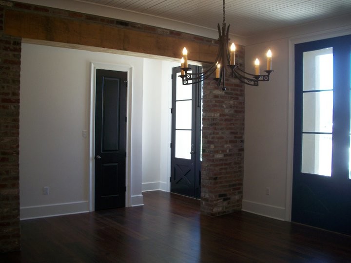 Example of a mountain style entryway design in New Orleans