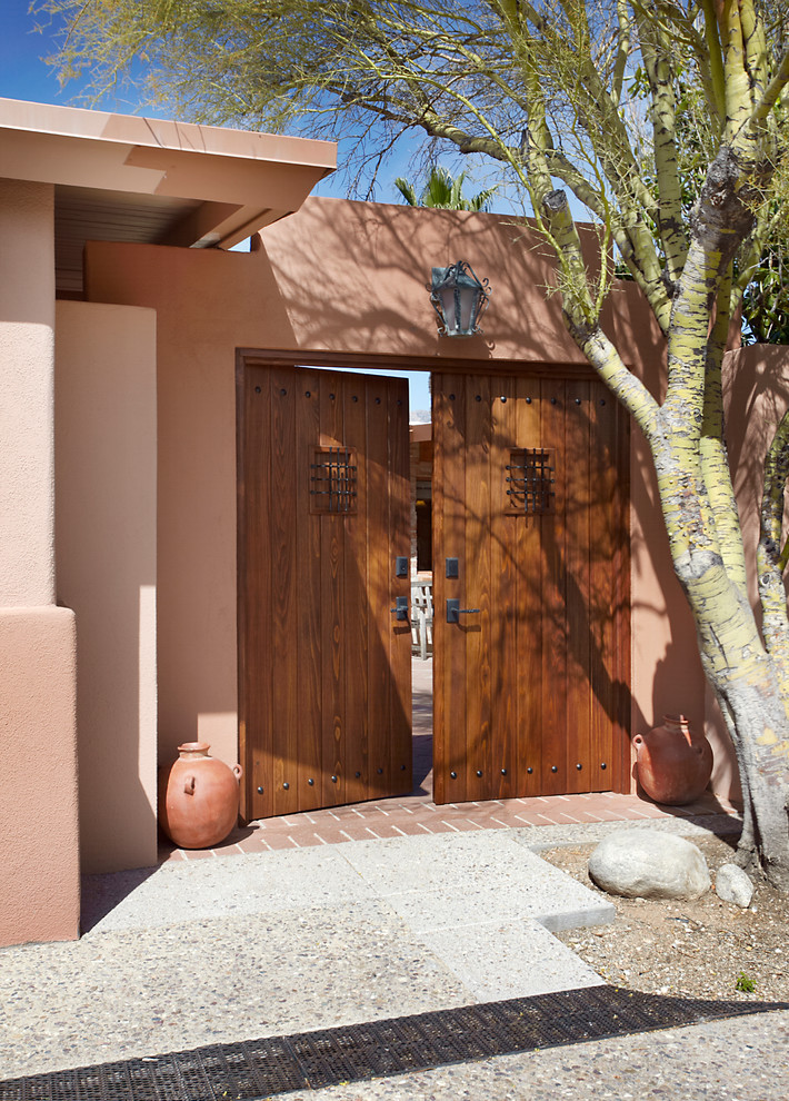 Entrance in Phoenix with a double front door.