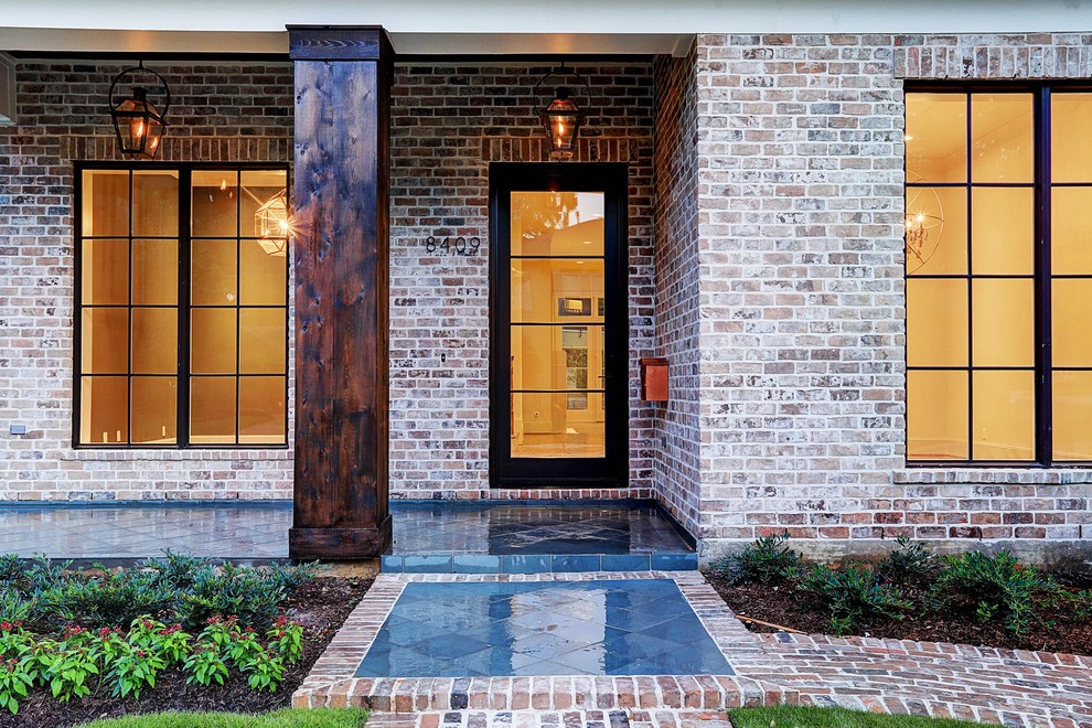 Стильный дизайн: входная дверь в современном стиле с полом из керамической плитки, одностворчатой входной дверью, стеклянной входной дверью и синим полом - последний тренд