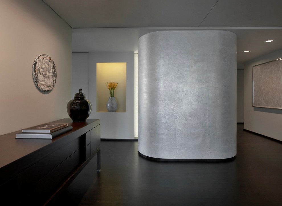 Contemporary entrance in New York with grey walls.