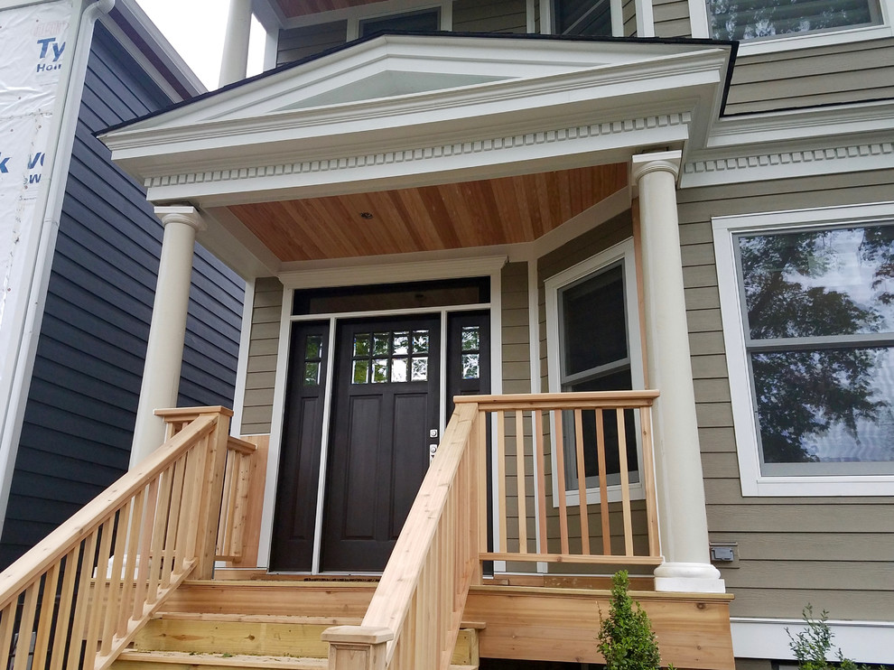 Mittelgroße Klassische Haustür mit brauner Wandfarbe, Sperrholzboden, Einzeltür, dunkler Holzhaustür und braunem Boden in Chicago