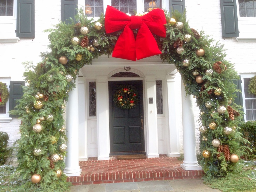 Christmas Decorations, Wreaths, Trees and Outdoor Lights Traditional