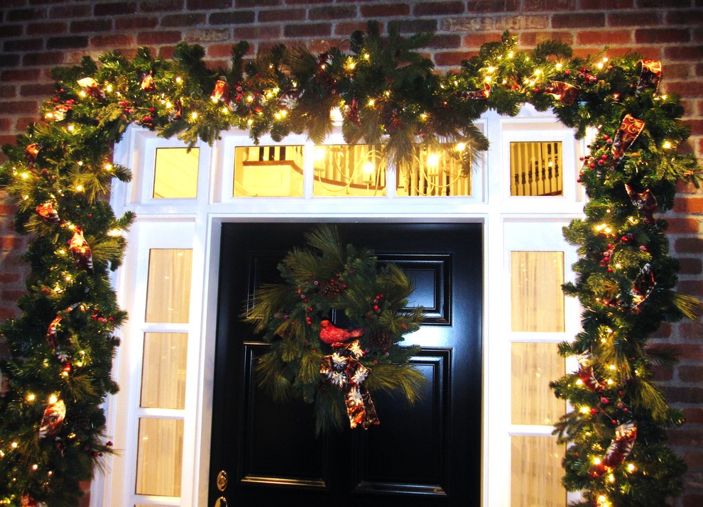 Example of a classic entryway design in Portland