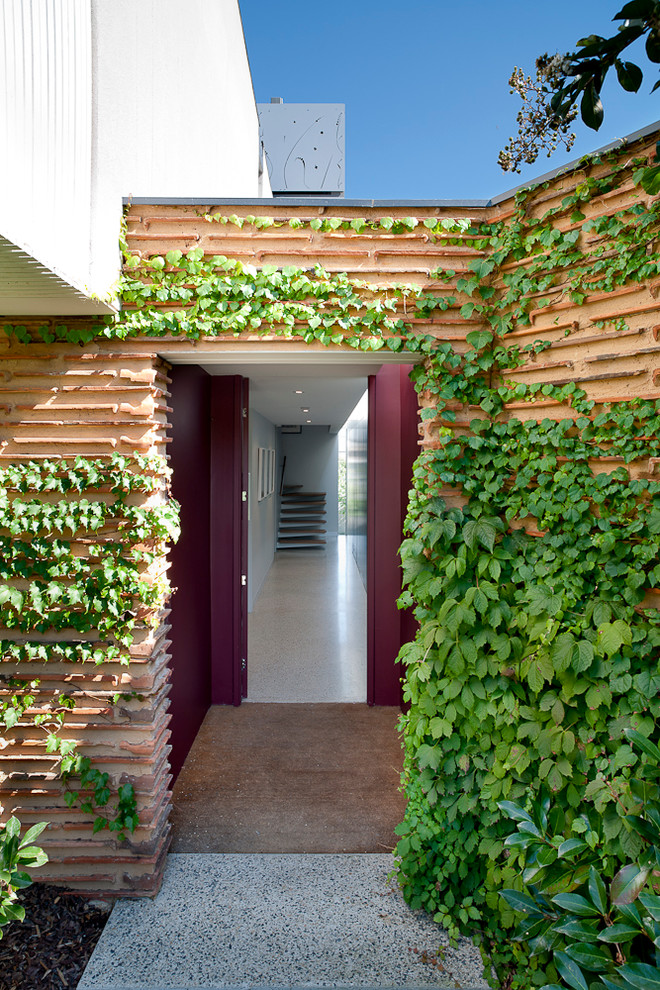 Moderne Haustür mit Einzeltür in Melbourne
