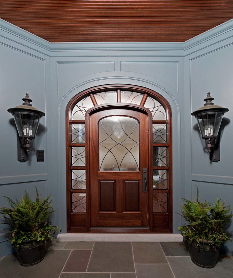 Inspiration for a traditional entrance in Cincinnati.