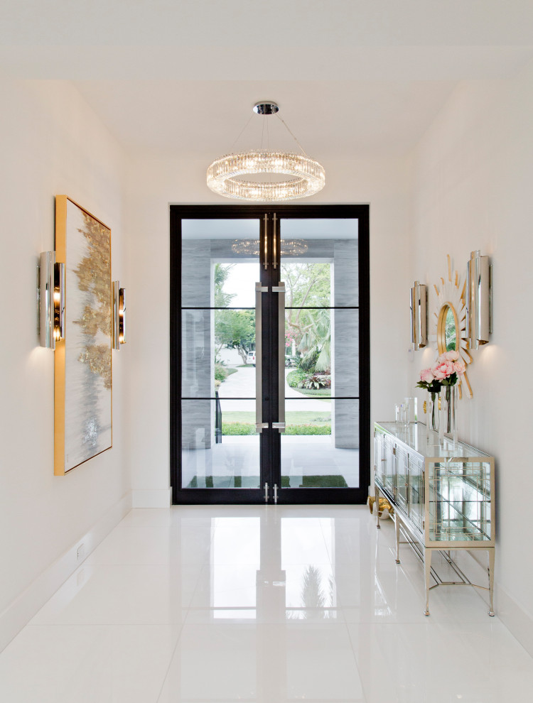 Источник вдохновения для домашнего уюта: входная дверь среднего размера в морском стиле с белыми стенами, полом из керамической плитки, двустворчатой входной дверью, черной входной дверью и белым полом