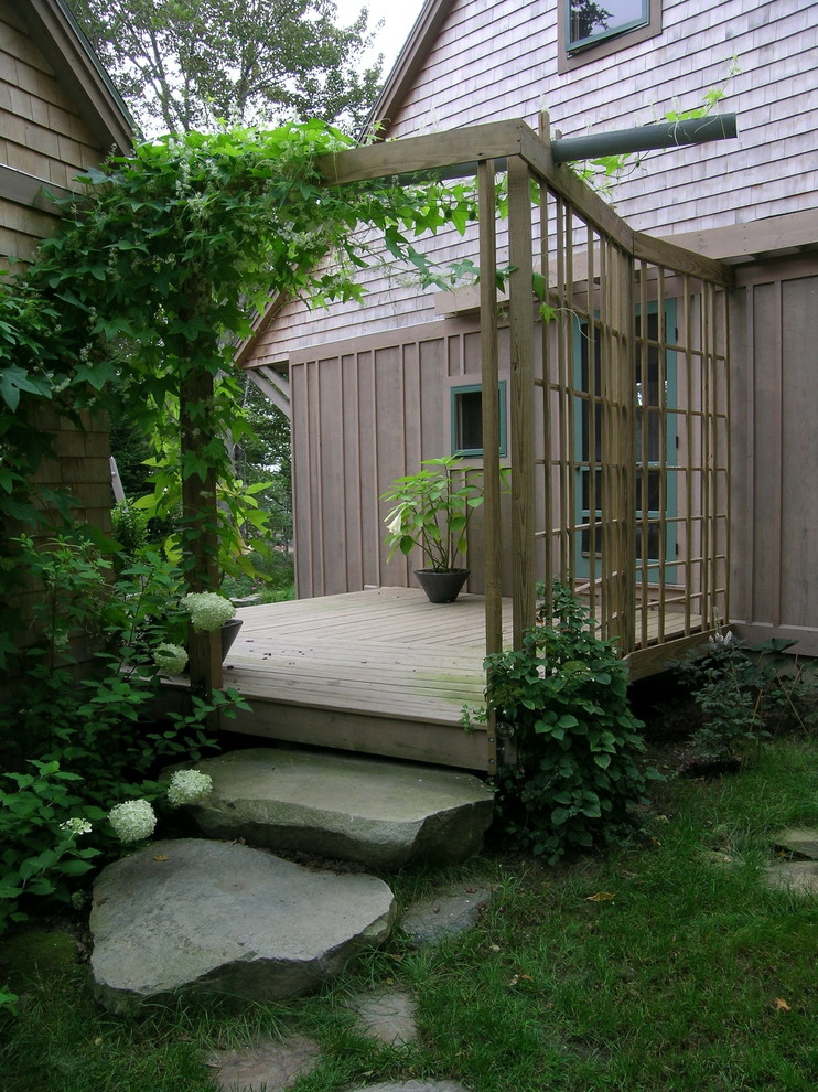 Inspiration for a medium sized rustic entrance in Portland Maine with a single front door and a green front door.