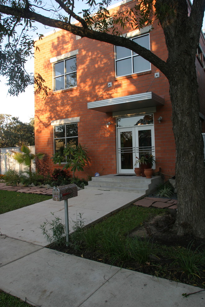 Example of a large urban entryway design in Houston