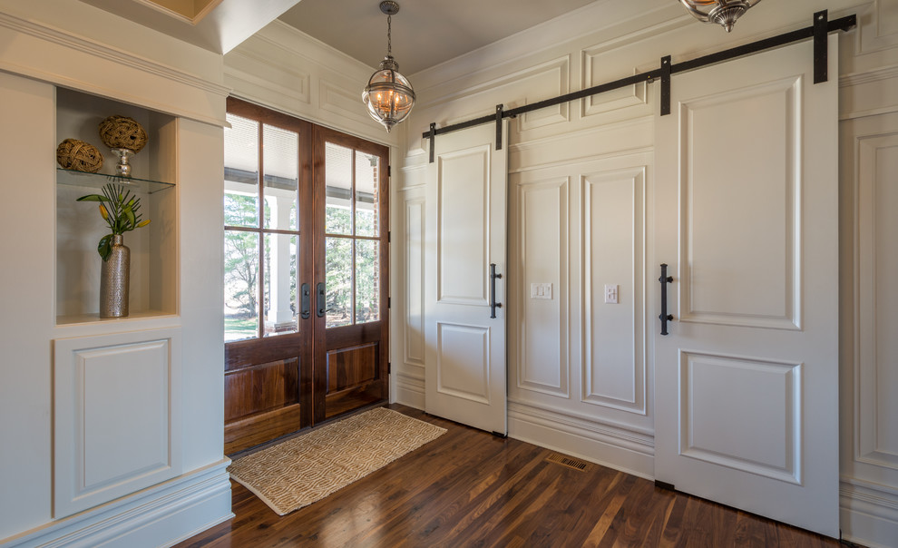 Example of a transitional entryway design in Louisville