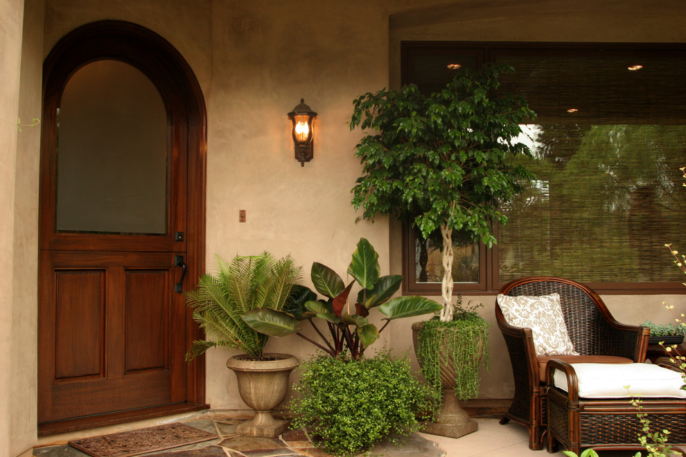 Inspiration for a traditional entrance in Orange County.