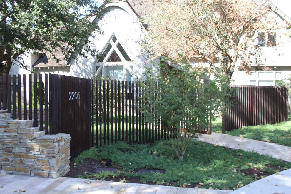 Example of a minimalist entryway design in Sacramento