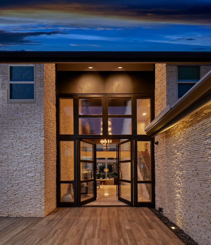 Kleine Moderne Haustür mit Drehtür in Austin