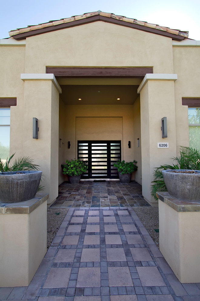 Photo of a contemporary entrance in Phoenix.