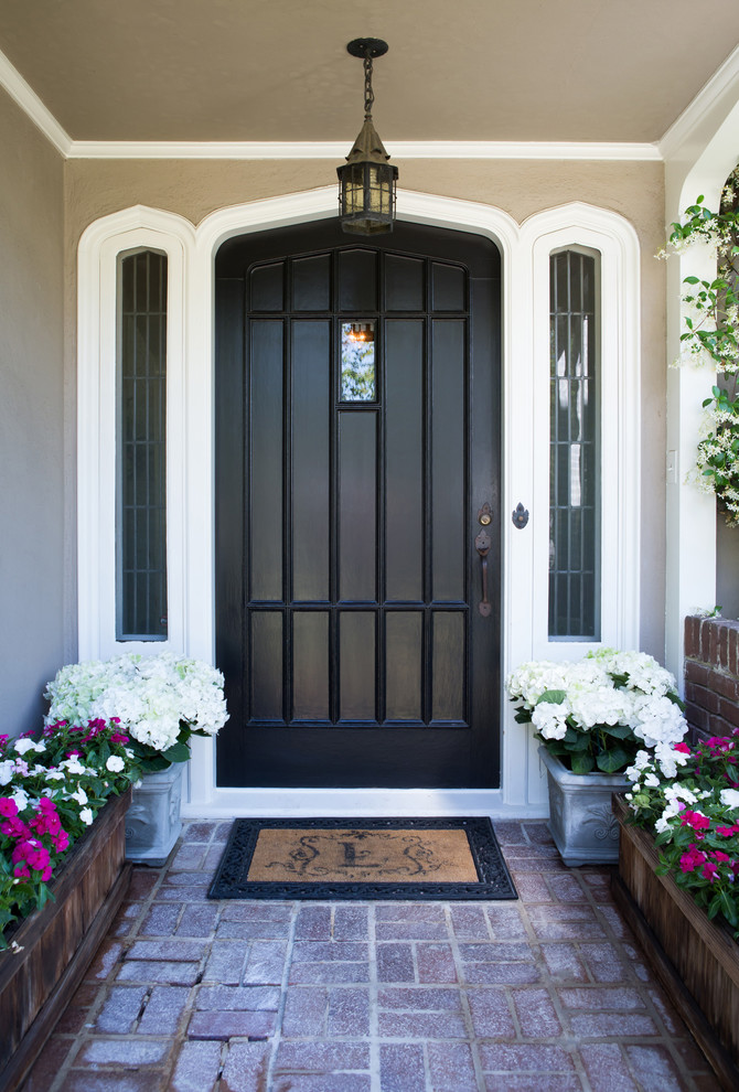 Design ideas for a classic entrance in Los Angeles.