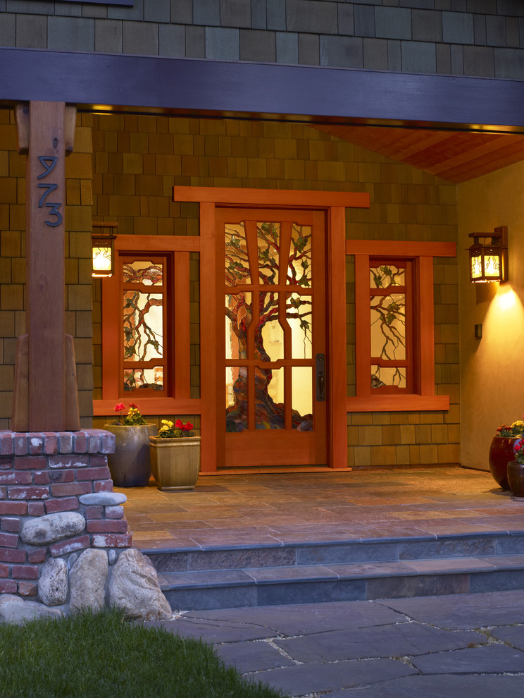 Источник вдохновения для домашнего уюта: входная дверь в стиле кантри с одностворчатой входной дверью и стеклянной входной дверью