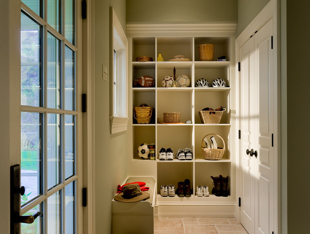 Inspiration for a timeless mudroom remodel in New York