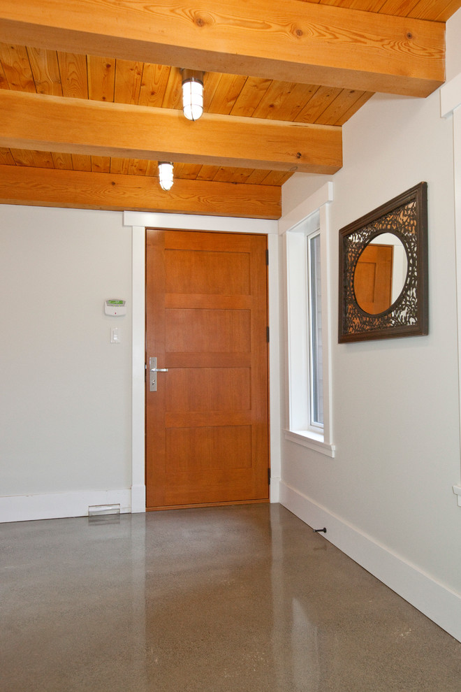 Example of a trendy entryway design in Vancouver