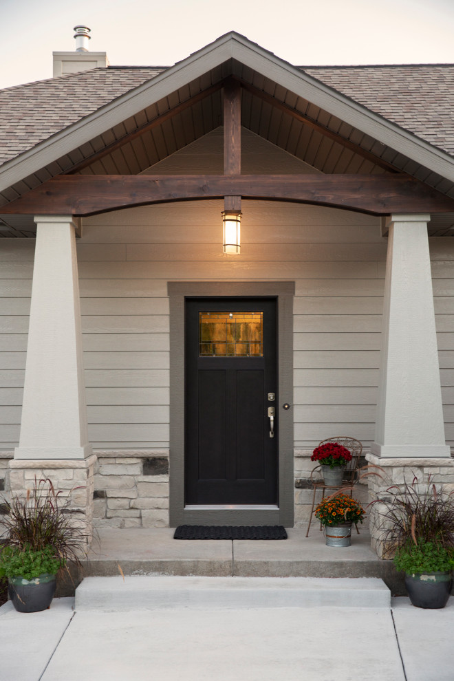 Mittelgroße Rustikale Haustür mit Einzeltür und schwarzer Haustür in Milwaukee