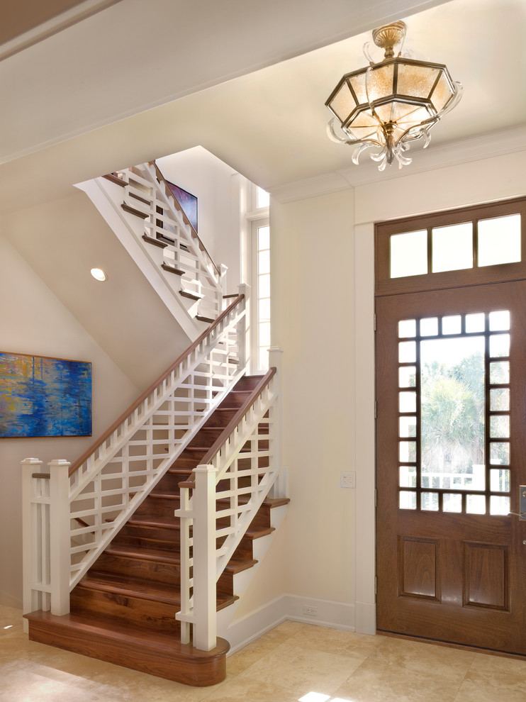 Mittelgroße Moderne Haustür mit beiger Wandfarbe, Travertin, Einzeltür, dunkler Holzhaustür und beigem Boden in Tampa