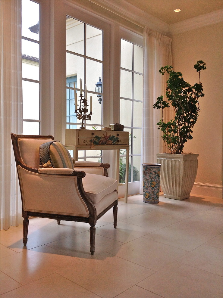 Inspiration pour un hall d'entrée design de taille moyenne avec un mur beige, un sol en carrelage de porcelaine et une porte en verre.