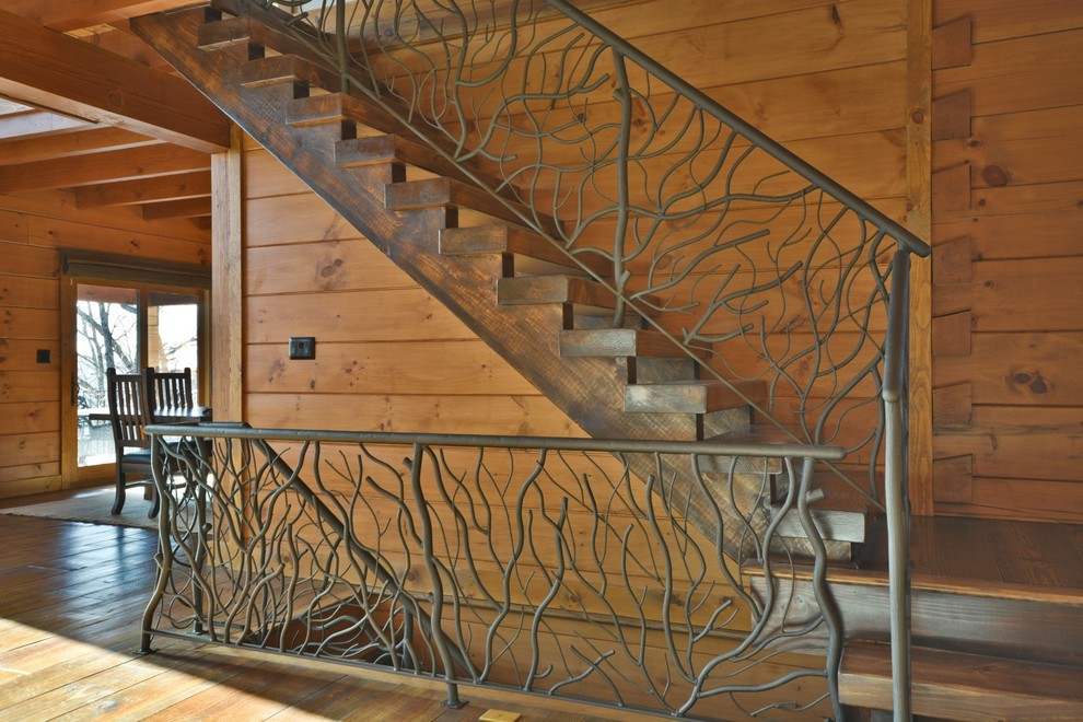 На фото: деревянная лестница среднего размера в стиле рустика с деревянными ступенями с