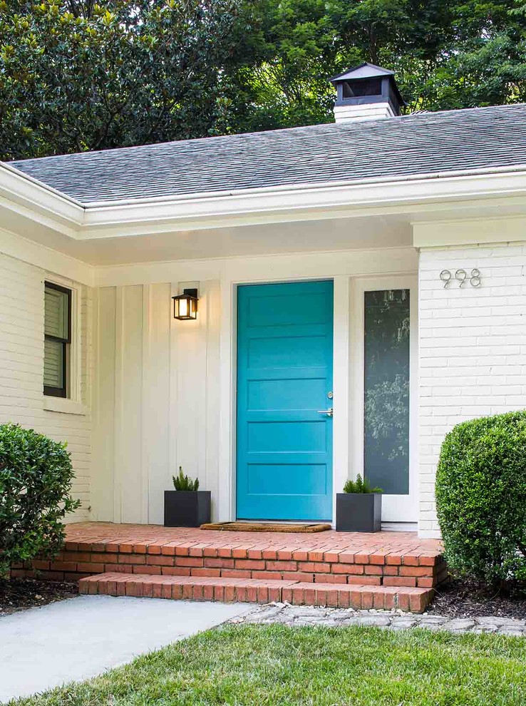 Retro Haustür mit Einzeltür und blauer Haustür in Atlanta