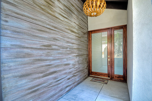 サンディエゴにあるコンテンポラリースタイルのおしゃれな玄関の写真